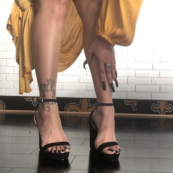 π€ CLEARANCE Black Kitty Faux Fur Heel - Picture 2 of 6